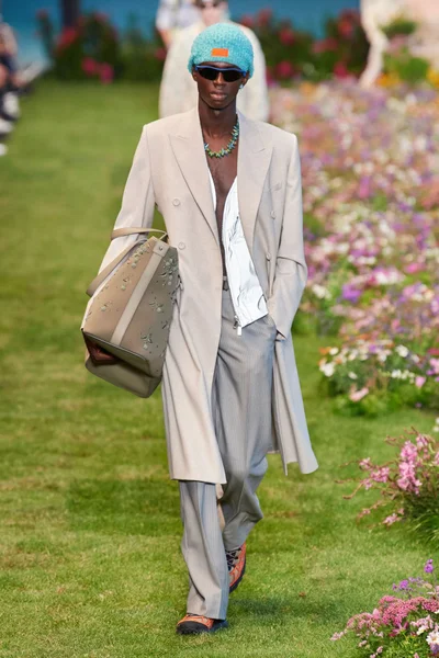 Look 11